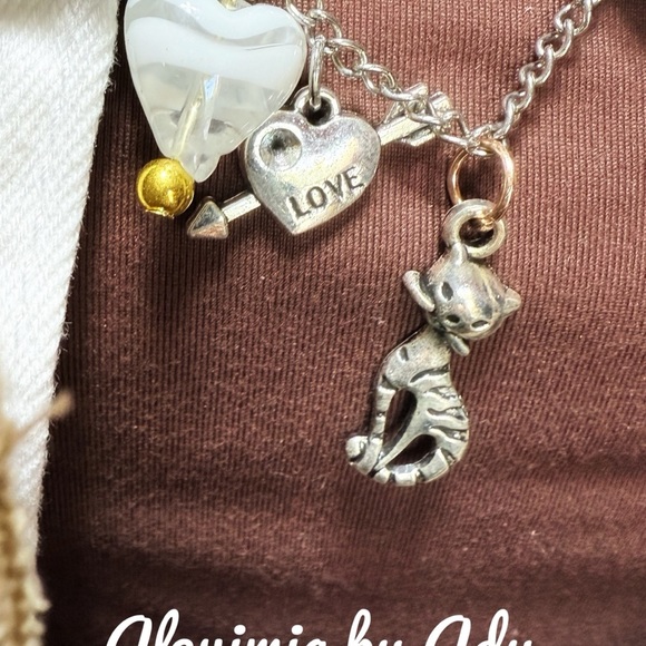 Vintage eclectic multi charms necklace - Picture 8 of 8